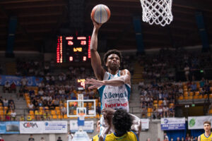 Scopri di più sull'articolo CANTU’: JORDAN BAYEHE LASCIA LA CITTA’